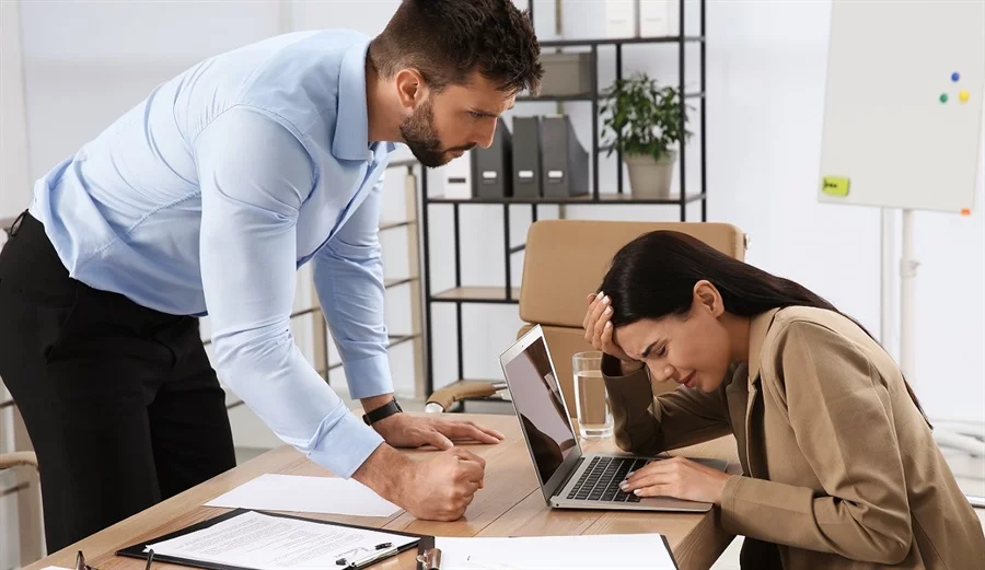 Najczęstsze rodzaje mobbingu – sprawdź, czy rozpoznajesz je w swoim środowisku pracy