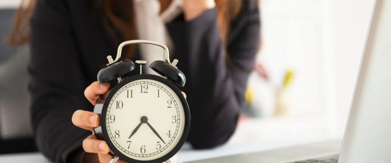 Kiedy 50, a kiedy 100% za nadgodziny? Nowe przepisy i przykłady z życia